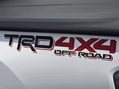 Used 2021 Toyota Tacoma TRD Off-Road w/ Technology Package AWD/4WD image 40
