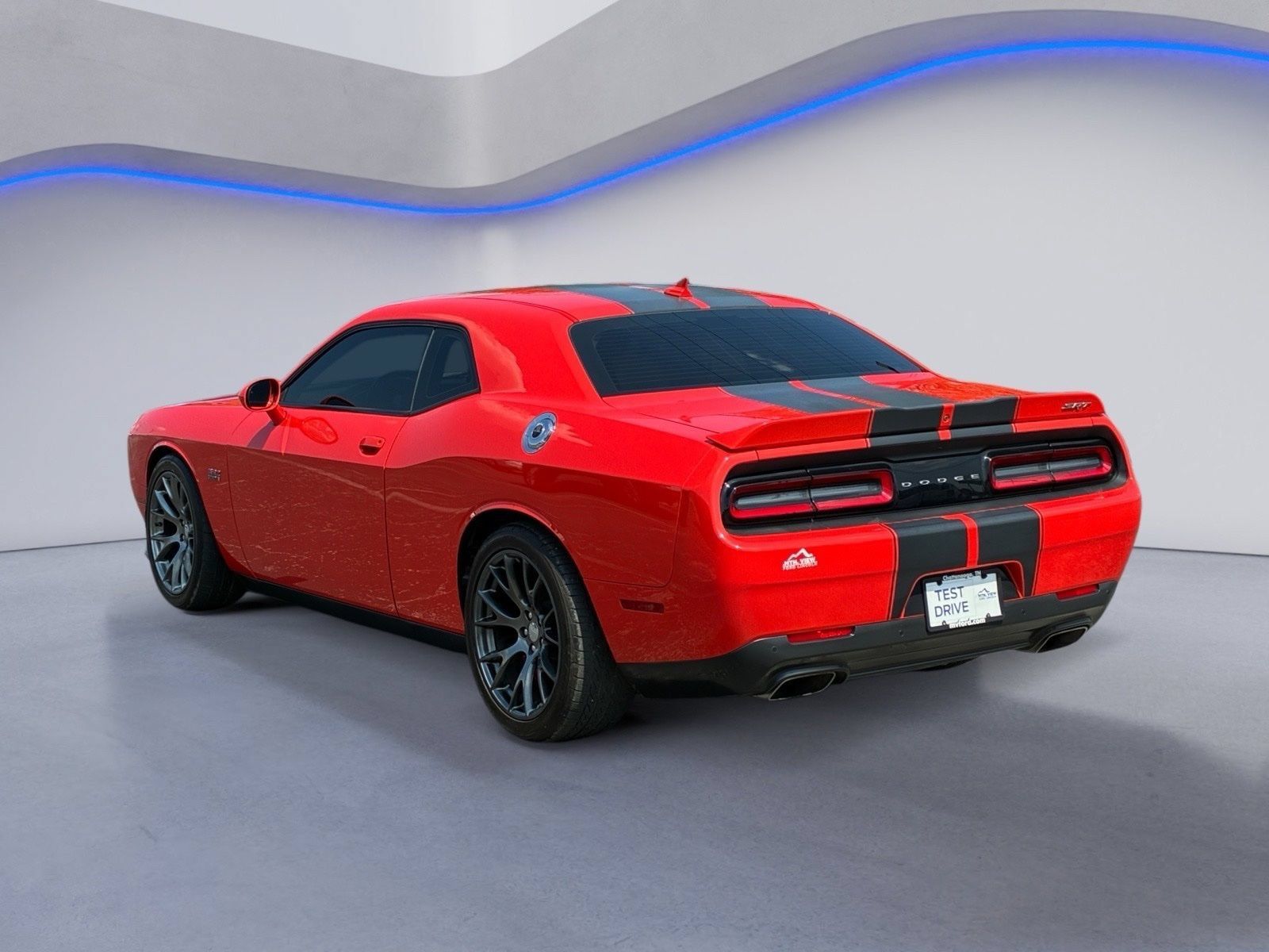 Used 2016 Dodge Challenger SRT RWD image 3