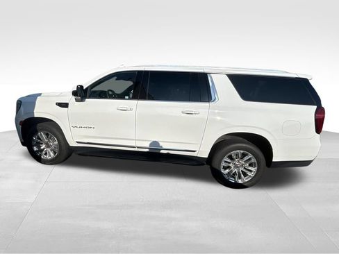 Used 2021 GMC Yukon XL SLT w/ Rear Media and Nav Package AWD/4WD image 3