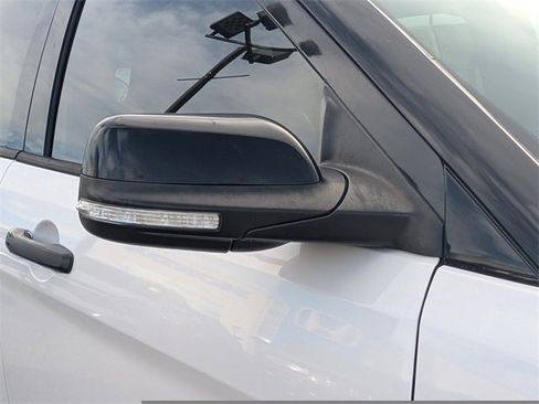 Used 2016 Ford Explorer XLT w/ Equipment Group 202A image 10