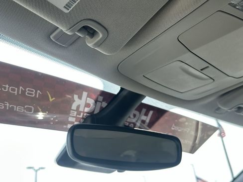 Used 2023 Chrysler Pacifica Touring-L FWD image 29