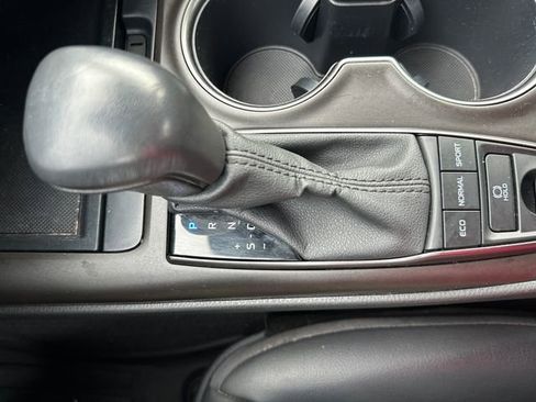 Used 2022 Toyota Camry SE image 19