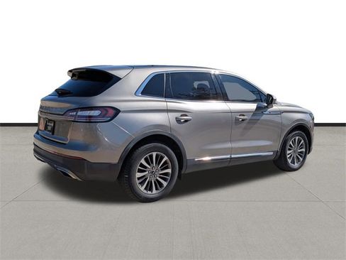 Used 2019 Lincoln Nautilus Select image 5