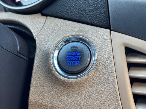 Used 2012 Hyundai Elantra Limited w/ Technology Pkg 5 image 21