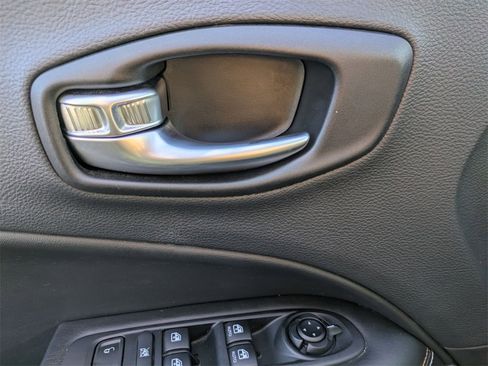 Used 2021 Jeep Compass Sport image 11