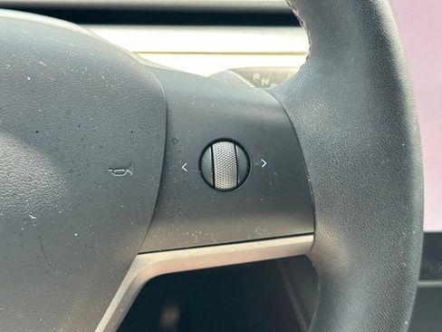 Used 2025 Tesla Model Y Long Range AWD/4WD image 24