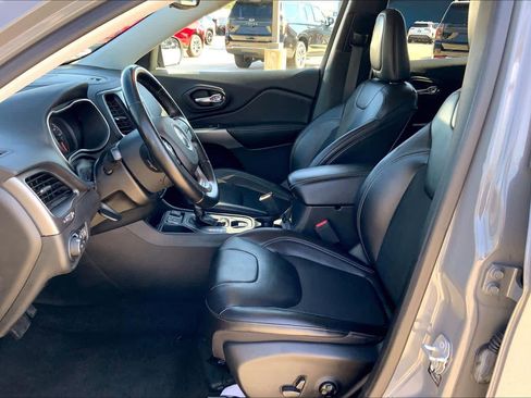 Used 2021 Jeep Cherokee Latitude Plus image 8