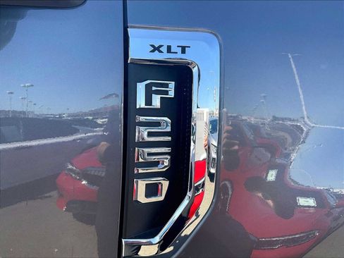 Used 2021 Ford F250 XLT w/ XLT Premium Package AWD/4WD image 11