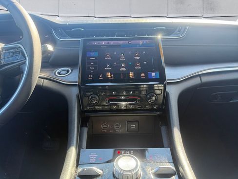 Used 2023 Jeep Grand Cherokee L Overland image 9