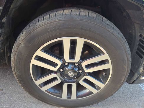 Used 2018 Toyota 4Runner Limited w/ Convenience Package image 2