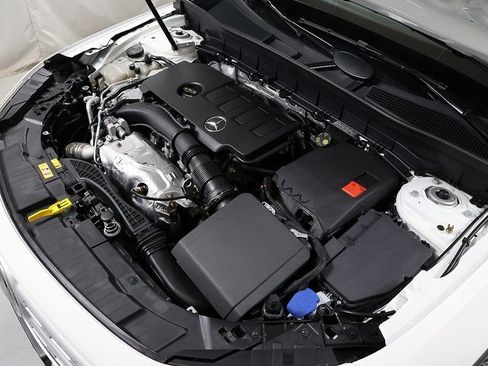 Used 2023 Mercedes-Benz GLB 250 4MATIC image 40