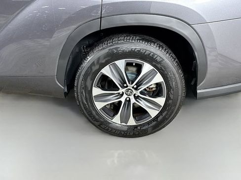 Used 2022 Toyota Highlander XLE image 35
