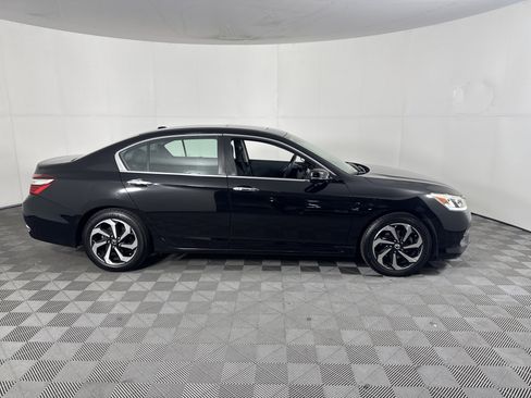 Used 2017 Honda Accord EX image 3