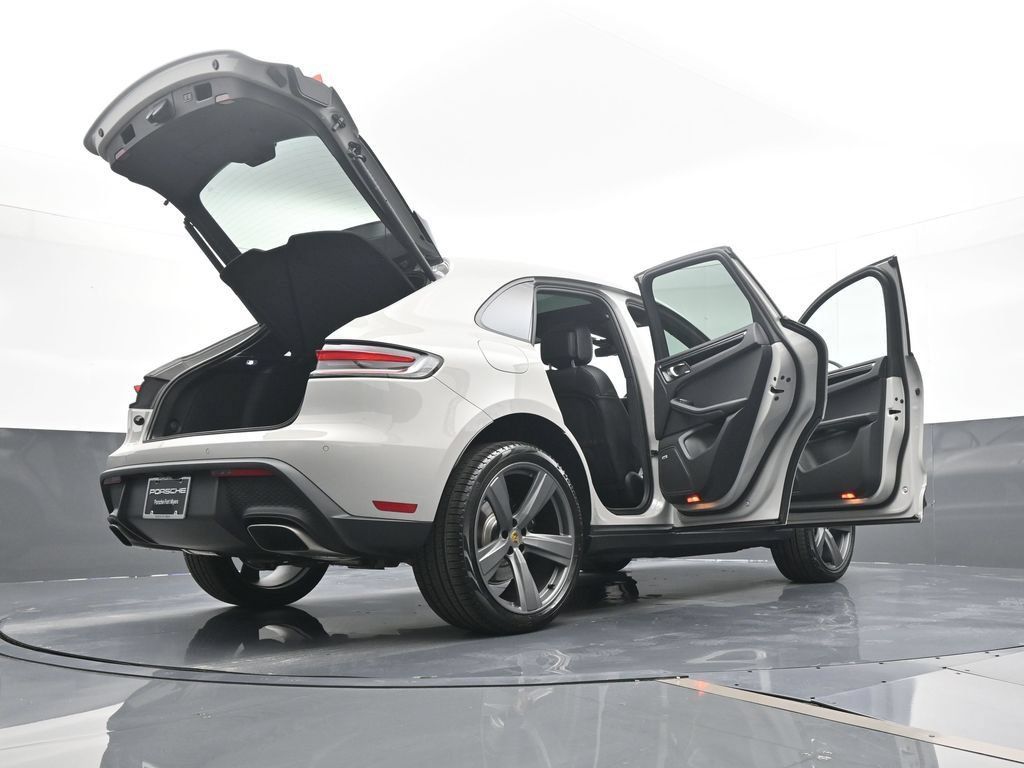 Certified 2026 Porsche Macan AWD/4WD image 27
