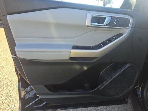 Used 2023 Ford Explorer XLT w/ Equipment Group 202A image 9