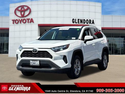 Used 2022 Toyota RAV4 XLE w/ Convenience Package FWD image 4
