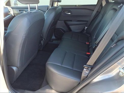 Used 2025 Nissan Rogue SV w/ SV Premium Package image 7