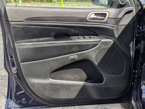 Used 2014 Jeep Grand Cherokee Limited w/ Luxury Group II image 2