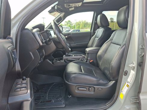 Certified 2022 Toyota Tacoma TRD Off-Road w/ TRD Premium Off Road Package AWD/4WD image 13