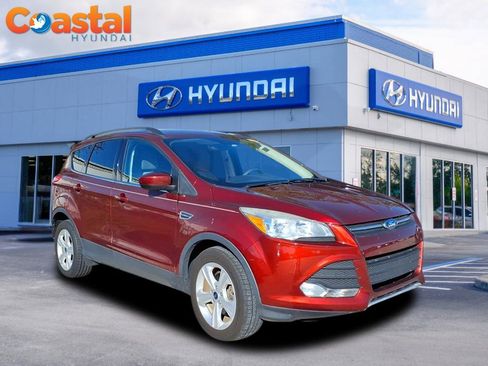Used 2016 Ford Escape SE w/ Equipment Group 201A image 1