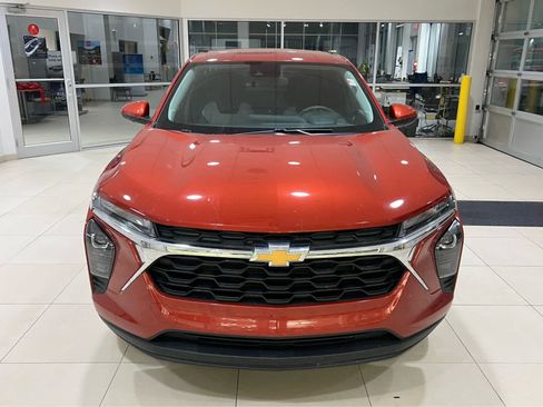 Used 2024 Chevrolet Trax LS w/ LS Convenience Package FWD image 2