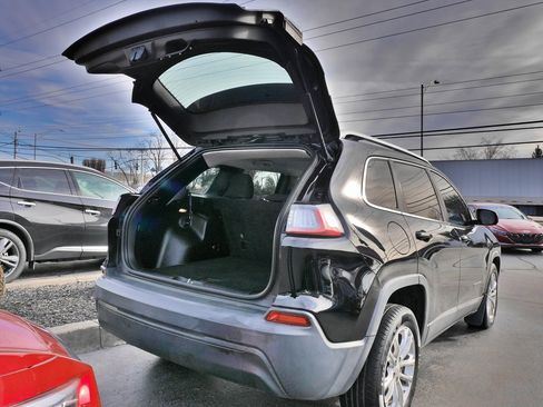 Used 2019 Jeep Cherokee Latitude w/ Cold Weather Group image 15