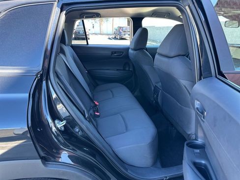 Used 2025 Toyota Corolla Cross LE image 24