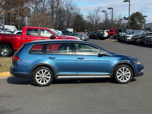 Used 2017 Volkswagen Golf Alltrack SE image 6