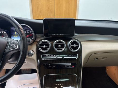 Used 2018 Mercedes-Benz GLC 300 4MATIC image 11