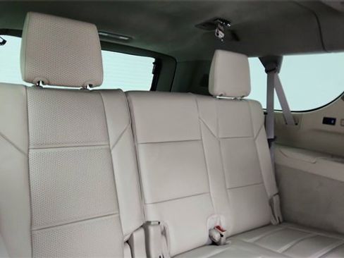 Used 2025 Cadillac Escalade ESV Premium Luxury Platinum image 28