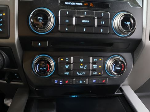 Used 2018 Ford F150 Raptor w/ Equipment Group 802A Luxury AWD/4WD image 9
