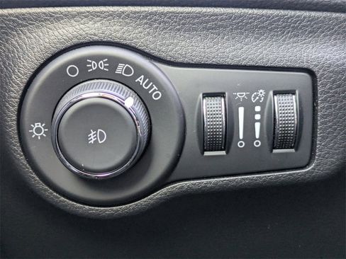 Used 2021 Jeep Compass Latitude image 32