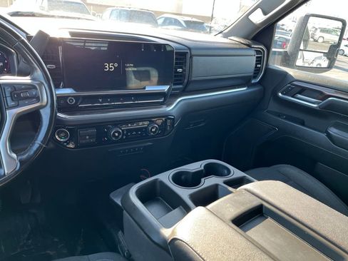 Used 2024 Chevrolet Silverado 2500 LT w/ Convenience Package image 27