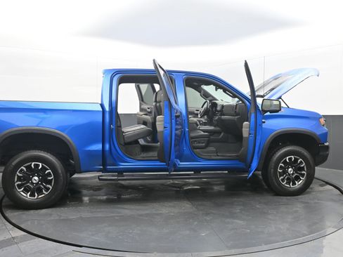 Used 2022 Chevrolet Silverado 1500 ZR2 image 45