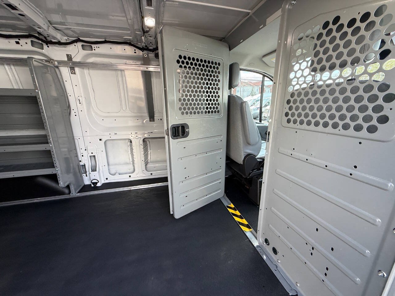 Used 2018 Ford Transit 150 130 Low Roof RWD image 32
