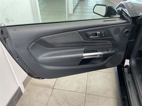 Used 2025 Ford Mustang Coupe RWD image 9