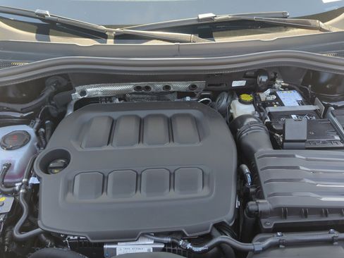 New 2025 Volkswagen Tiguan SE image 21