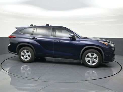 Used 2022 Toyota Highlander L image 6