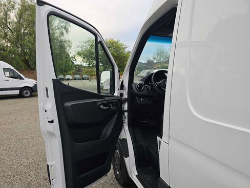 Used 2024 Mercedes-Benz Sprinter 3500 image 18