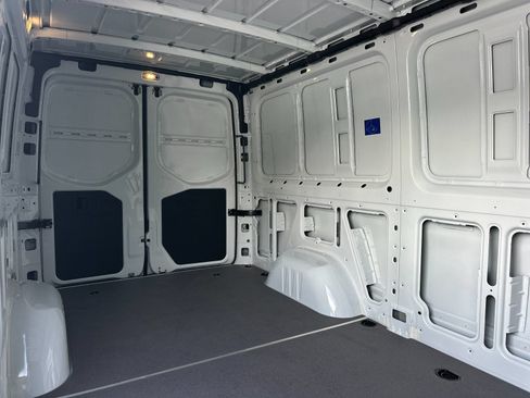 Used 2025 Mercedes-Benz Sprinter 2500 image 13