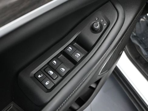 Used 2022 Jeep Grand Cherokee Limited 4xe image 19