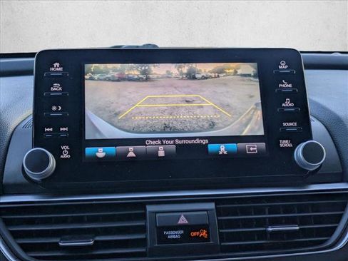 Used 2018 Honda Accord Touring image 14