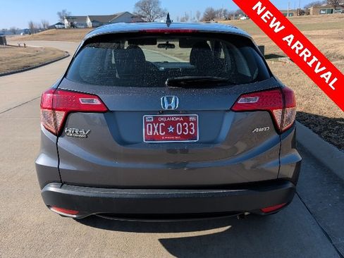 Used 2018 Honda HR-V LX image 4
