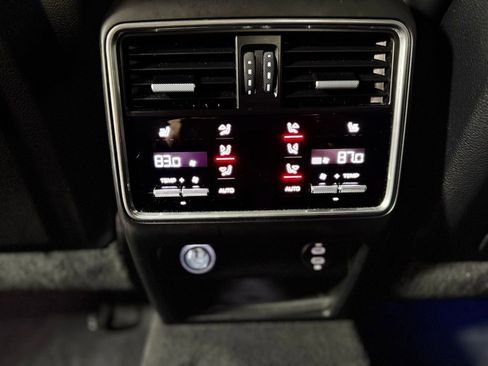 Used 2023 Porsche Cayenne Platinum Edition w/ Towing Package w/o Tow Ball AWD/4WD image 20