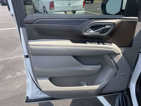 Used 2022 GMC Yukon SLT w/ SLT Premium Package RWD image 15