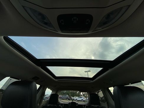 Used 2023 Chrysler Pacifica Limited FWD image 29