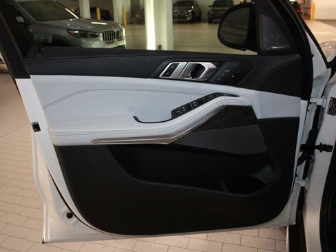 Used 2026 BMW X5 sDrive40i image 9