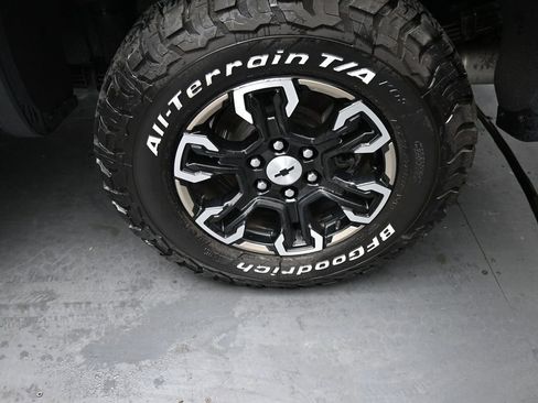 Used 2023 Chevrolet Silverado 1500 ZR2 w/ Technology Package image 17