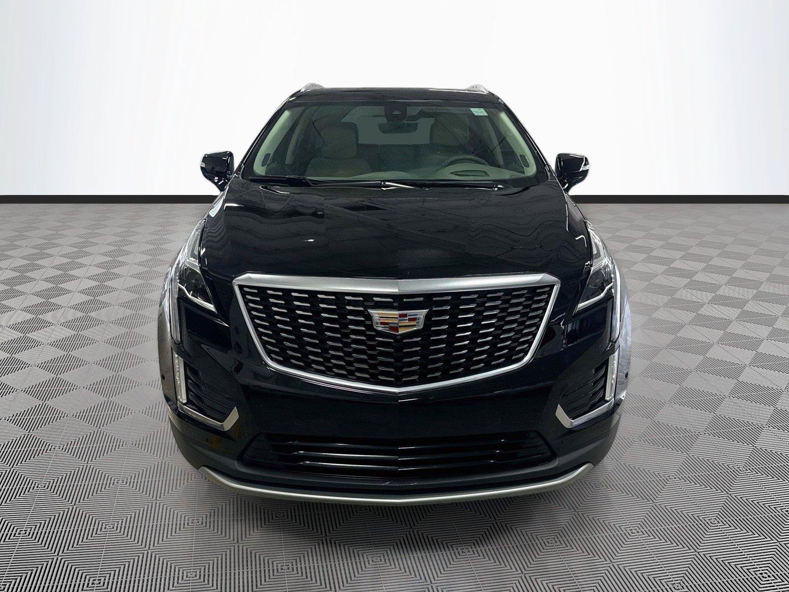 Used 2023 Cadillac XT5 Premium Luxury w/ Technology Package FWD image 2