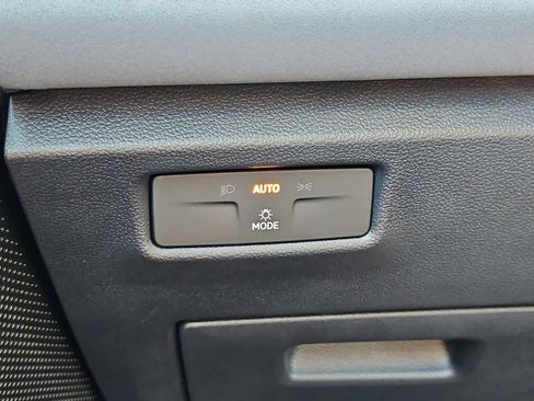 Certified 2026 Volkswagen Tiguan SE R-Line AWD/4WD image 18